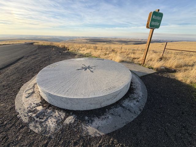 Mountain Identifier Marker, Oregon